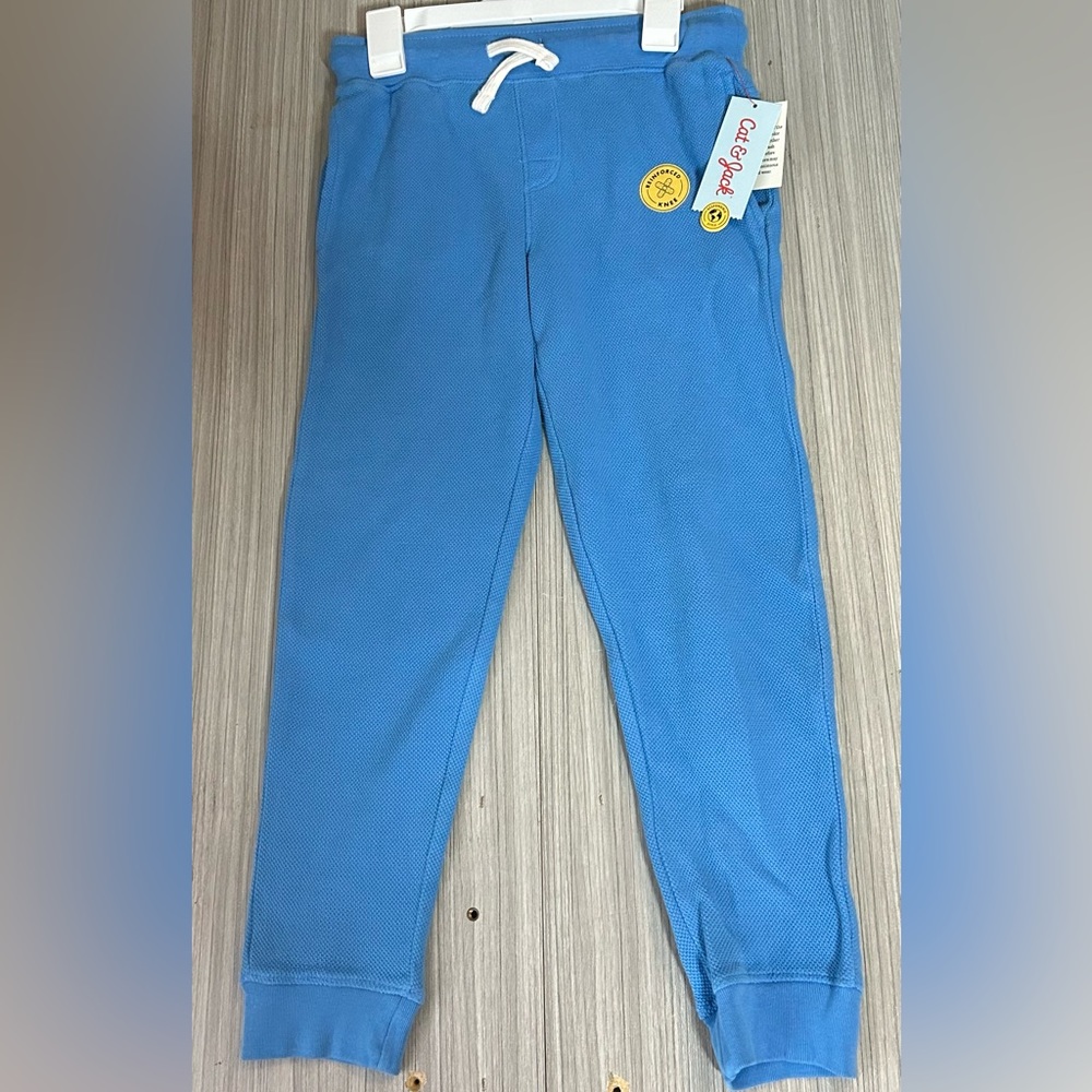 Cat and Jack – boys solid jogger pants in blue.